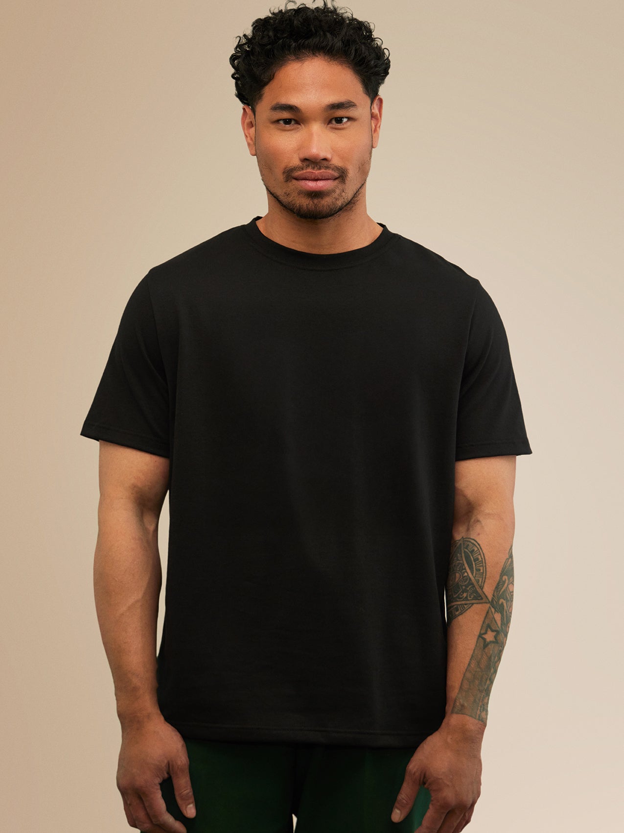 Mustat unisex t-paidat