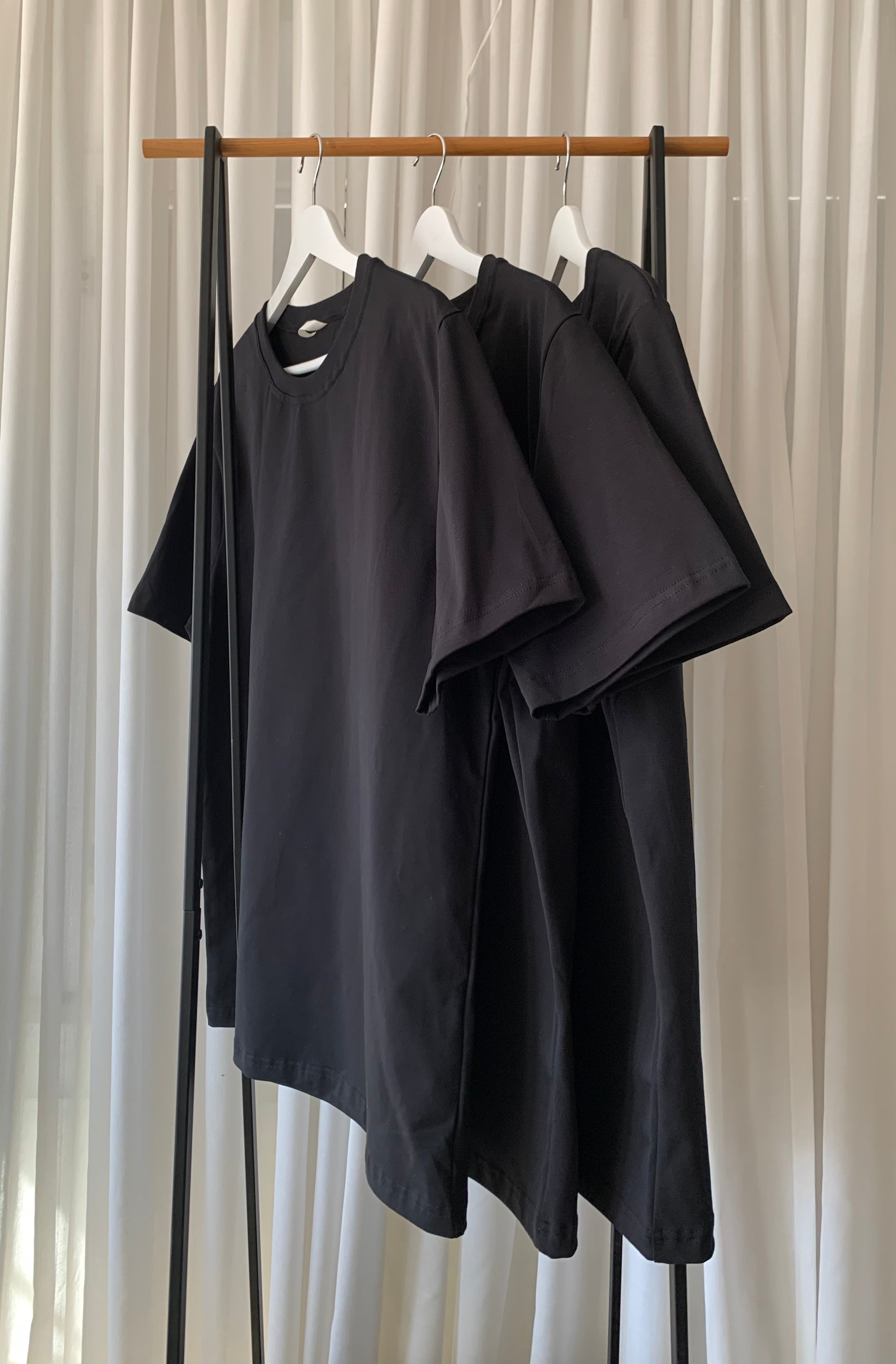 Mustat unisex t-paidat